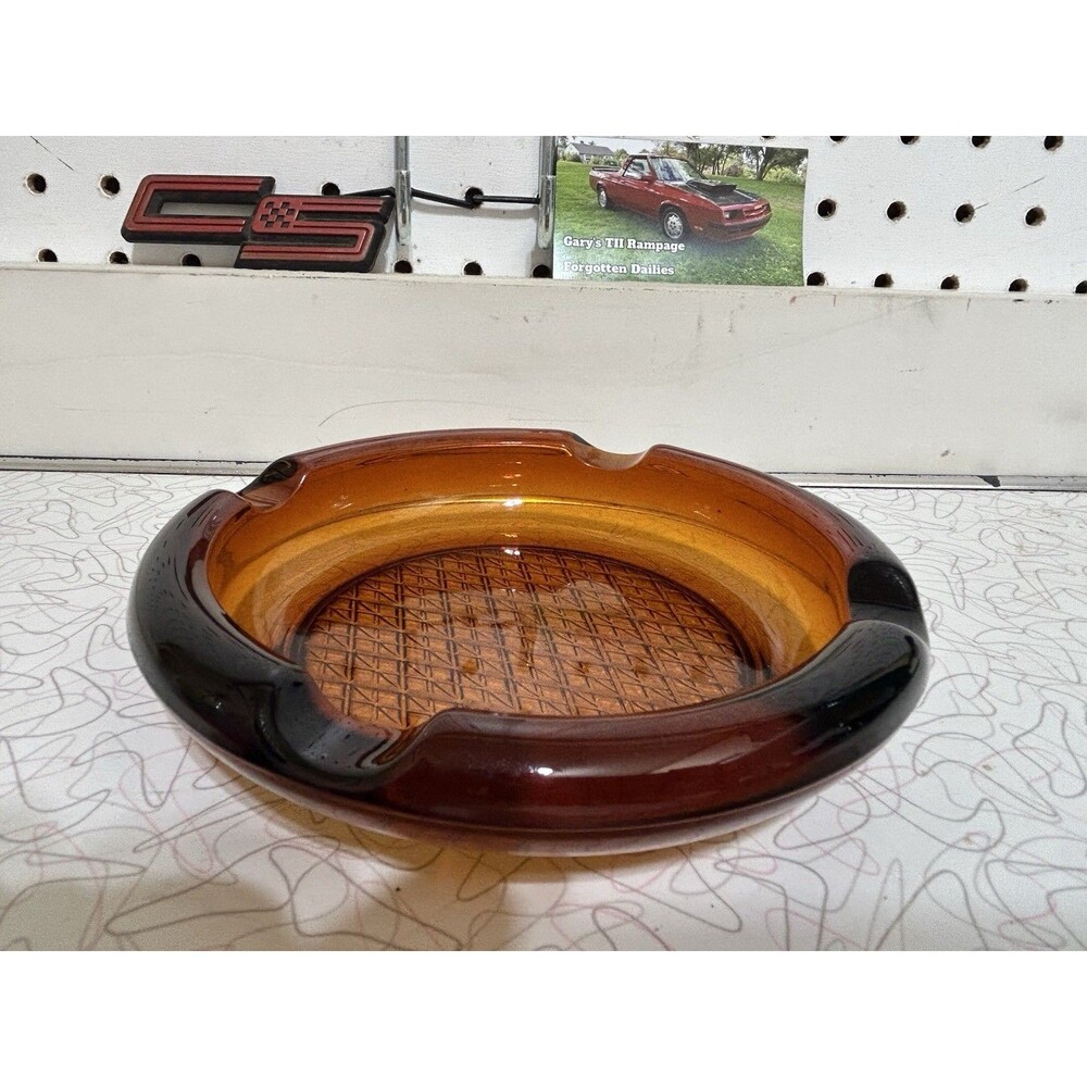 Vintage 1960’s - 70’s Amber Glass Round 6” Cigar Ashtray Diamond Cut Bottom - Picture 2 of 4
